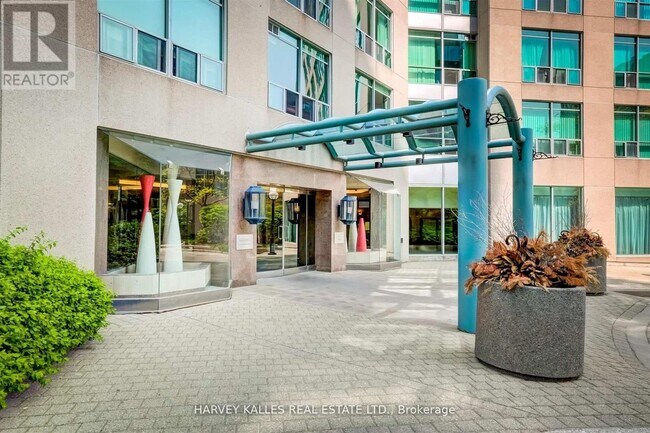 Photo du bâtiment - 942 Yonge St