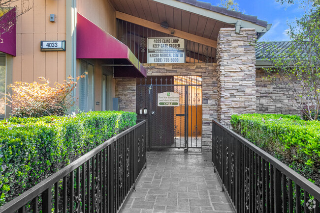 Entrance - Parkside Villas