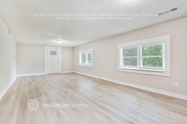 Foto del edificio - 547 Rustic Rd