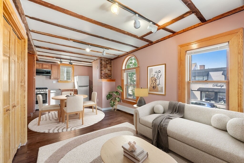 Foto principal - 226 Bunker Hill St
