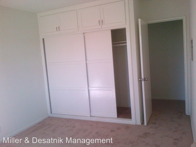 Building Photo - 5563 Pico Blvd