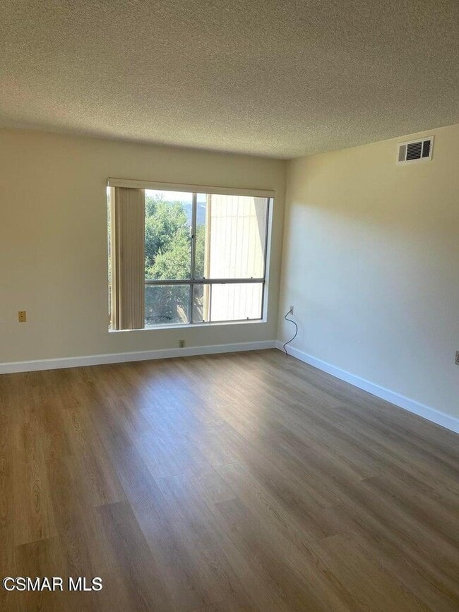 Building Photo - 286 Oak Leaf Dr