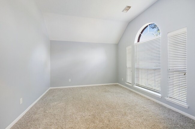 Building Photo - 2922 Abbey Field Dr