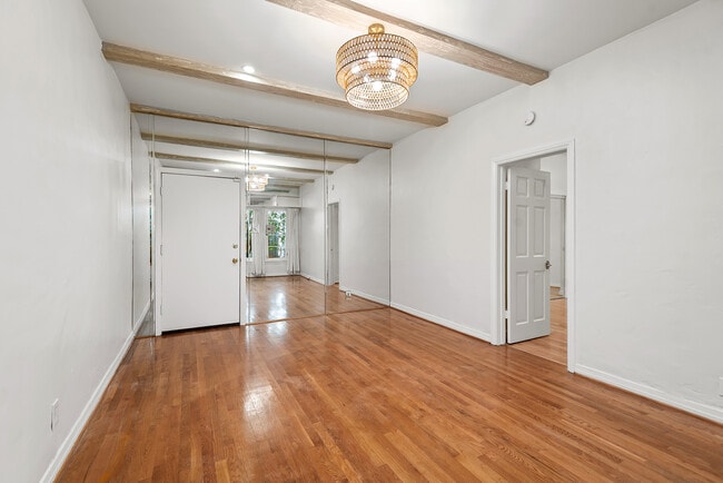 Building Photo - 340 N Oakhurst Dr