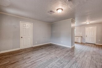 Building Photo - 5431 Willow Glen Dr