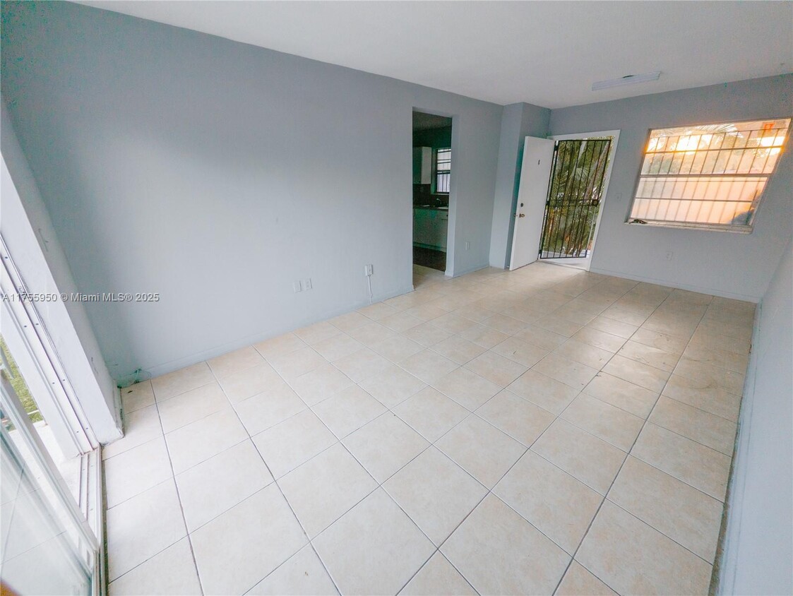 Primary Photo - 2000 NW 29th St