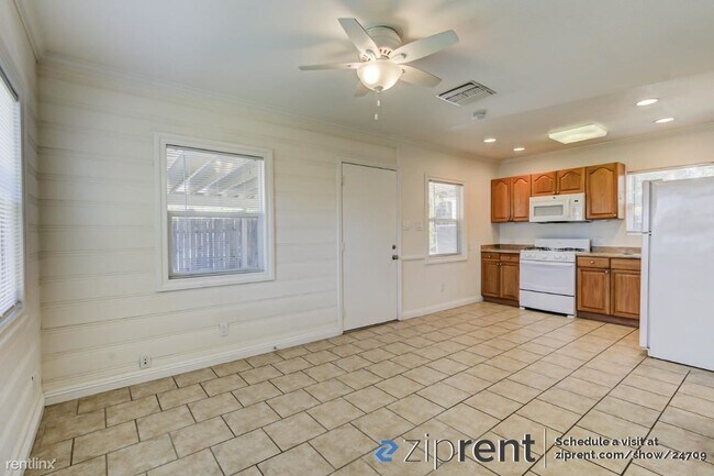 Building Photo - 1 br, 1 bath House - 920 1/2 Church Street...