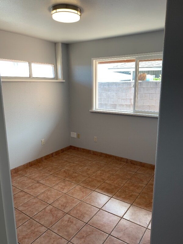 Building Photo - 928 Makaala Dr