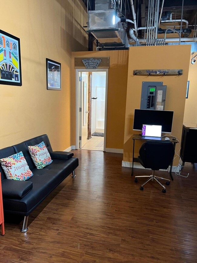 Building Photo - 585 S Upper St