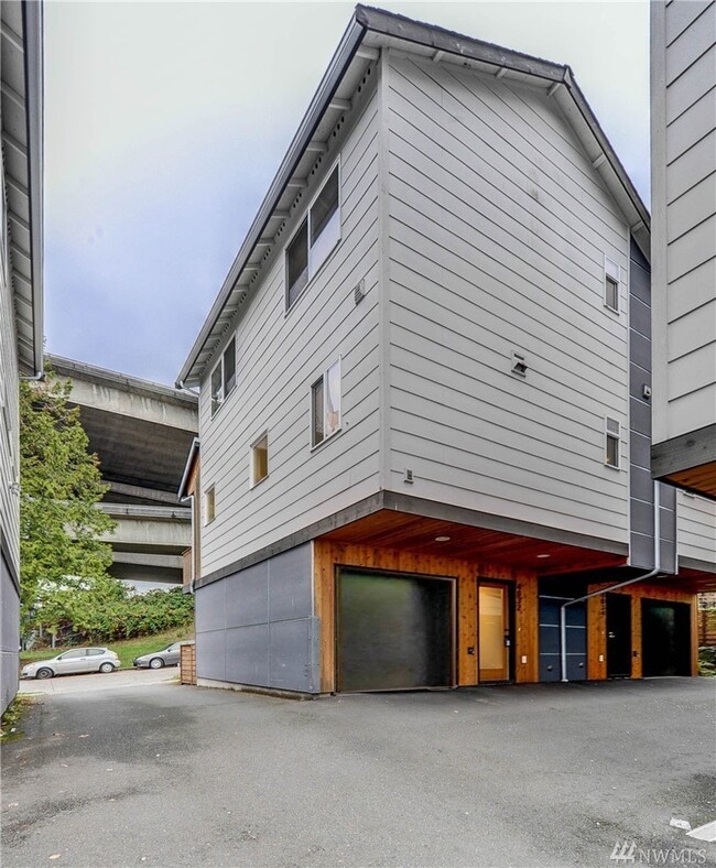 Foto del edificio - 4032 Pasadena Pl NE