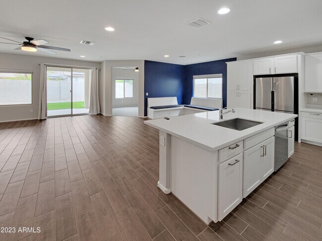 Foto del edificio - 2370 N 212th Dr