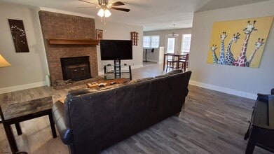 Building Photo - 7520 Amanda Cir