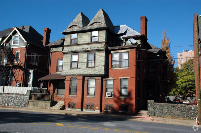 Building Photo - 1305-1307 Pennsylvania Ave