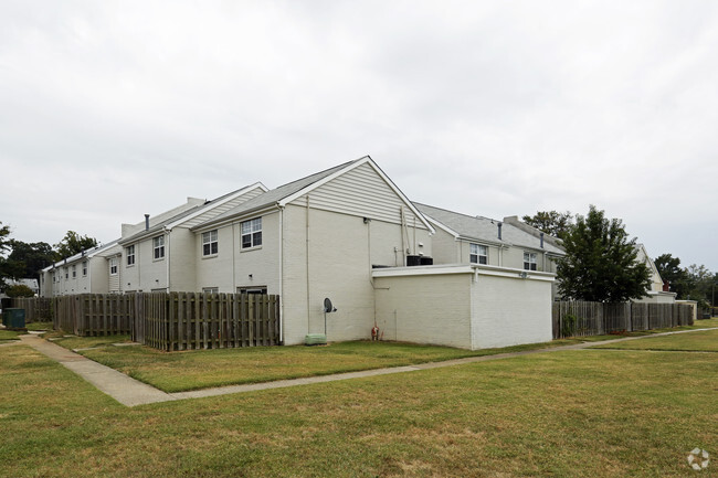 Foto del edificio - Hilton Village Townhomes