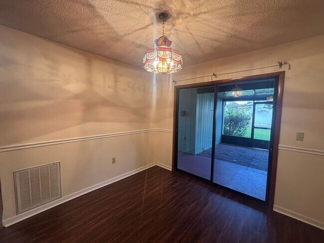 Foto del edificio - Corner lot house in 55+ community
