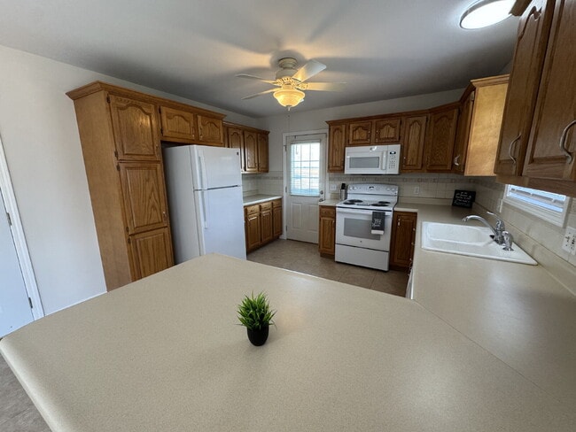 Foto del edificio - 4 Bedrooms, Big Yard & Top Schools – Don’t Miss This Chatham Beauty!