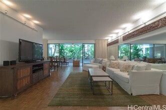Building Photo - 4999 Kahala Ave