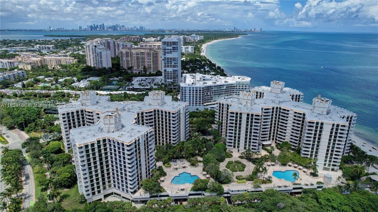 Foto principal - 1121 Crandon Blvd