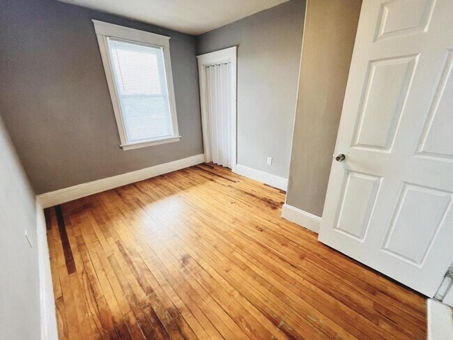 Building Photo - 109 Birch St. Unit 4