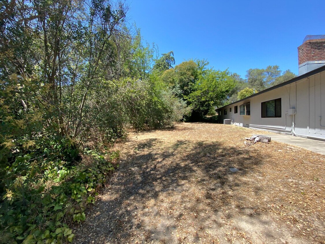 Foto principal - 4 Bed / 2 Bath | Granite Bay Home Availabl...