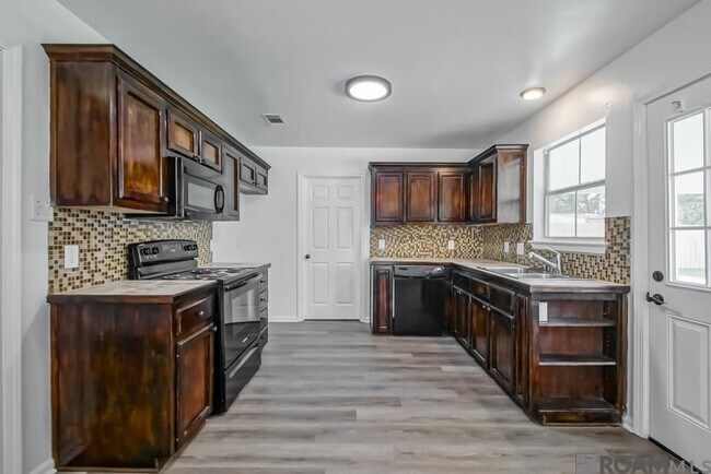 Foto del edificio - 14211 Parkridge Dr