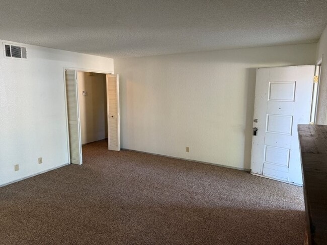 Building Photo - 990/992 JUSTIN DUPLEX