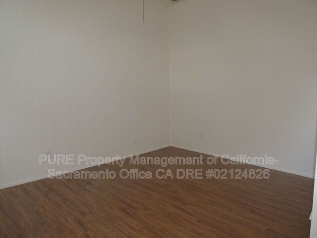 Foto del edificio - 46 Lanyard Ct