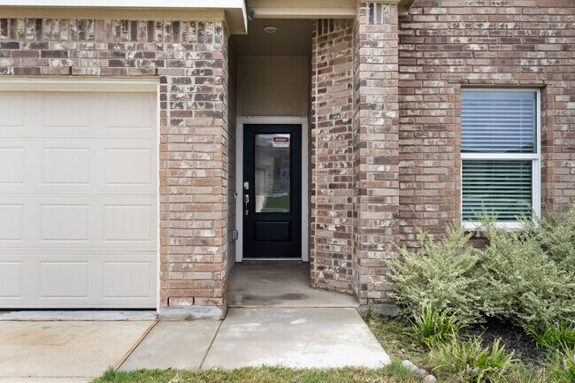 Foto del edificio - 12902 Rosemary Bnd