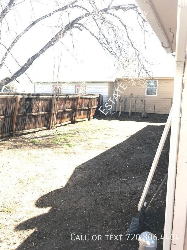 Building Photo - Be the first to call this renovated 3 BR/1...
