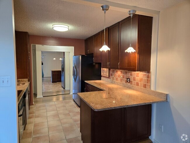 Building Photo - 2311 Pimmit Dr