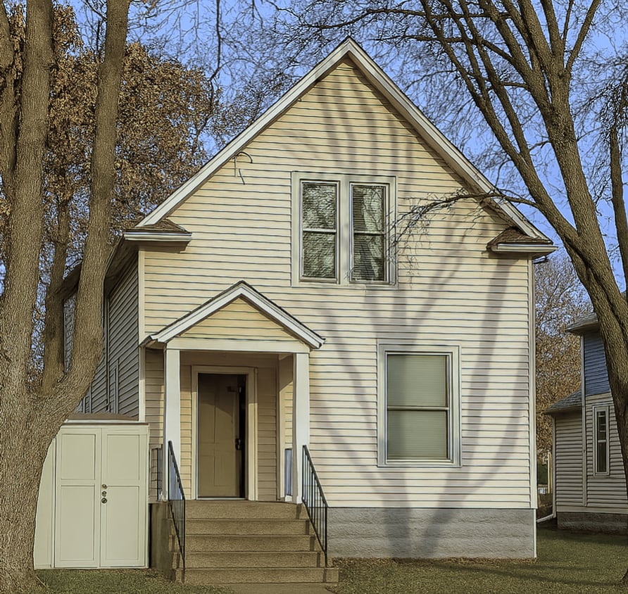 Primary Photo - 2116 W Broadway Ave