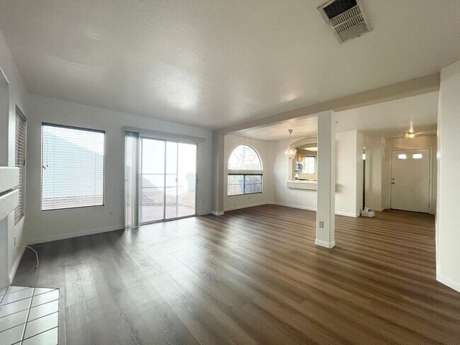 Building Photo - 3329 Epson St