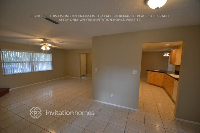 Building Photo - 130 NE Madison Cir N