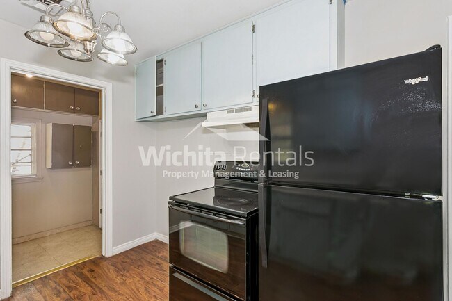 Foto del edificio - Move-In ready 2 bed/ 1 bath + 1 car garage