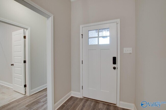 Building Photo - 122 Midpark Dr