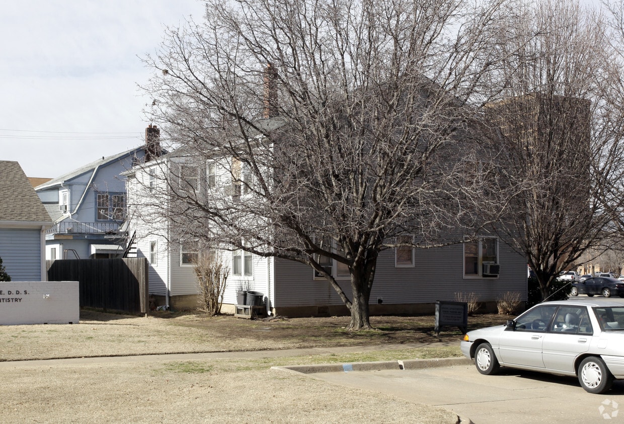 Adams Apartments 217219 SE Adams Blvd Bartlesville, OK Apartments