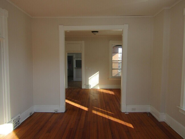 Building Photo - 1504 Iowa St