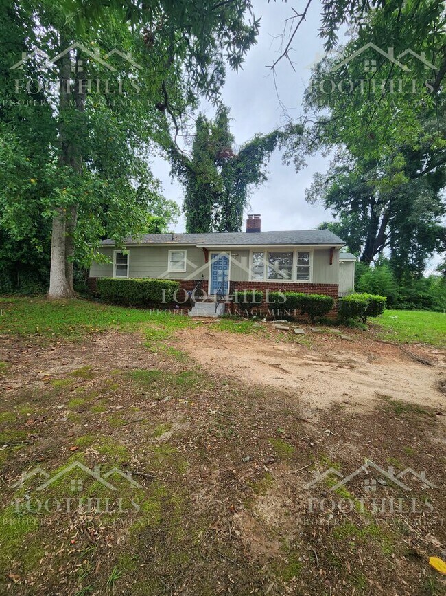 Foto del edificio - Spacious 3-Bedroom Near Anderson Universit...