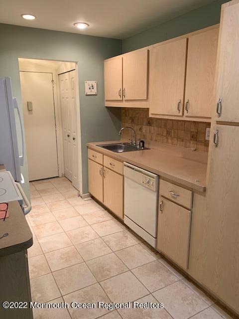 Building Photo - 16 Pine Cluster Cir