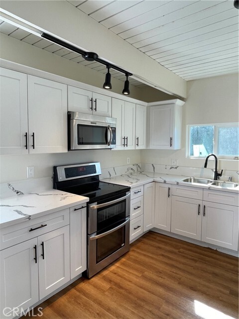 Primary Photo - 11571 Archwood St