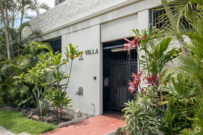 Building Photo - McCully Villa