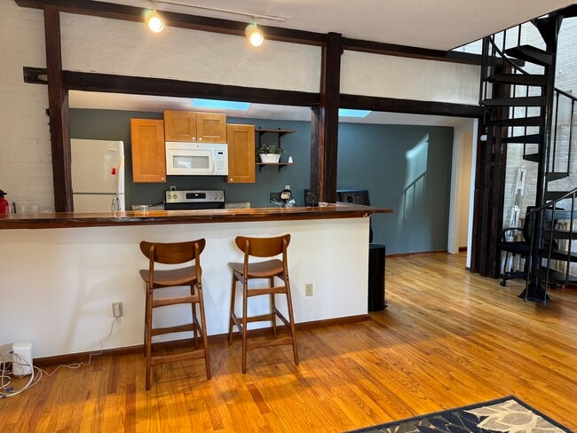 Building Photo - 29 Eld St