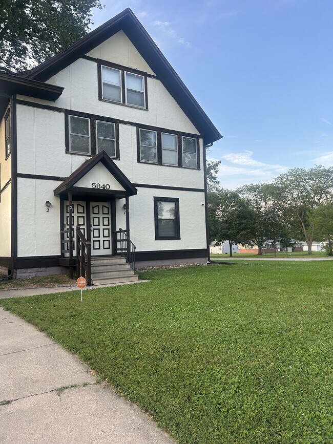 Foto del edificio - 5840 Adams St