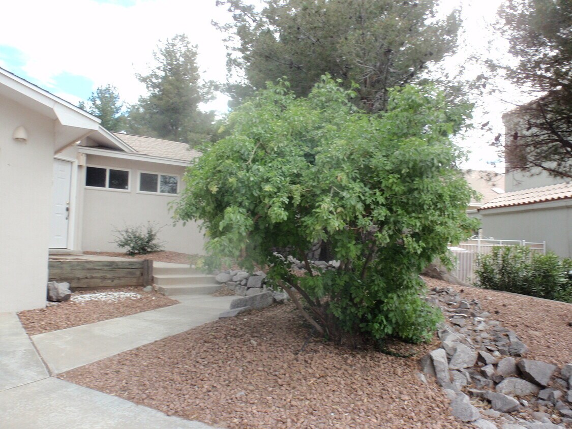Foto principal - 3 BEDROOM HOME FOR RENT IN HIGH RANGE AREA