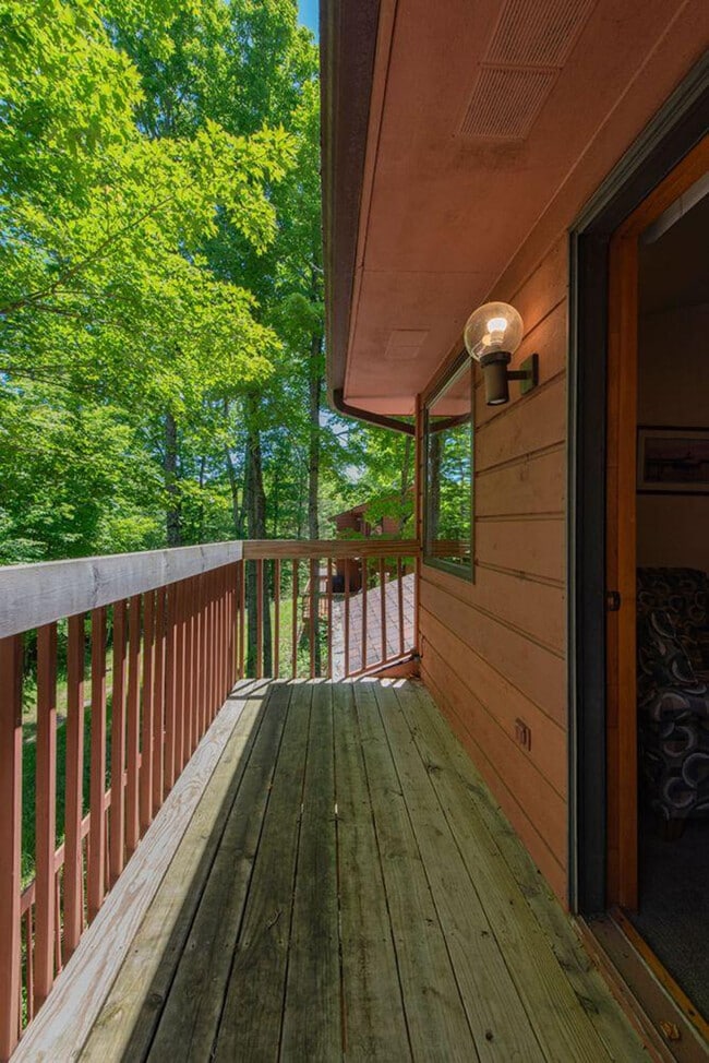 Building Photo - 1702 Forest Ridge Rd