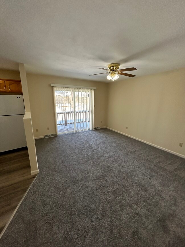 Living Room - Maple Tree Apartments