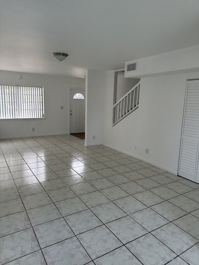 Building Photo - Vista Townhomes