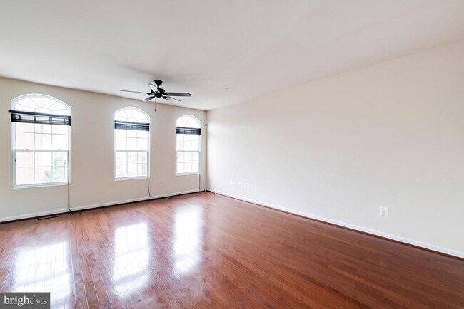 Foto del edificio - 2939 Sedgemore Pl