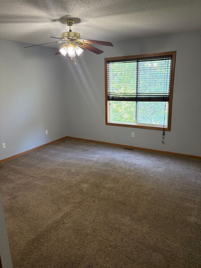 Foto del edificio - HUGE 3 Bed Home for Rent!
