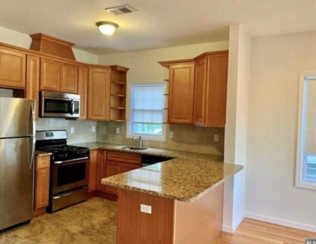 Building Photo - 357 Forest St